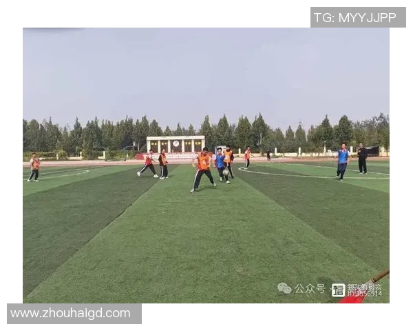 足球明星携手搭建帐篷展现团结精神与友谊的温暖瞬间