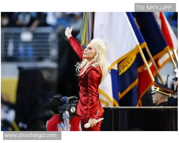 足球明星跨界挑战超级碗展现运动魅力与激情的完美结合 足球明星跨界挑战超级碗展现运动魅力与激情的完美结合