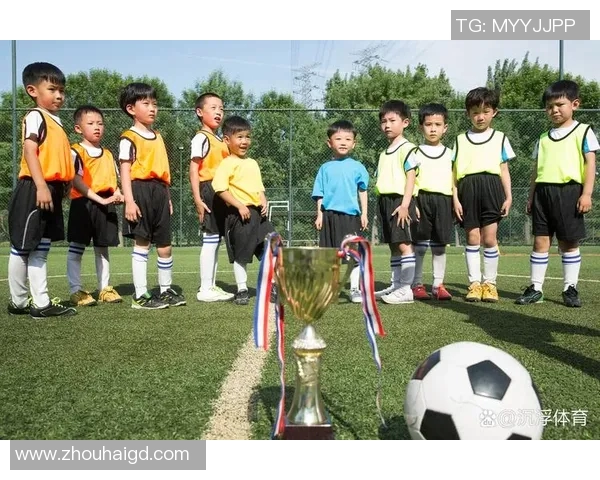 天赋异禀的足球明星孩子如何在绿茵场上绽放光彩与潜力