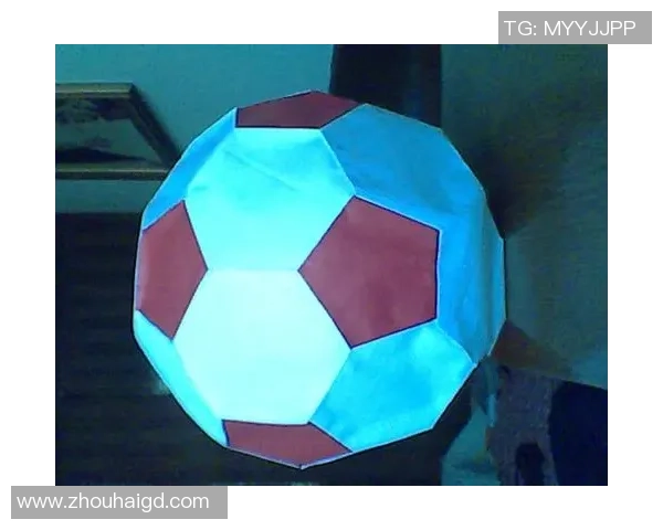 用卡纸创意手工打造足球明星模型,感受运动与艺术的完美结合 用卡纸创意手工打造足球明星模型,感受运动与艺术的完美结合