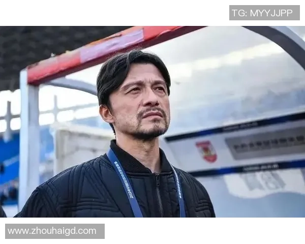 谦逊的足球明星背后的故事与成就解析 谦逊的足球明星背后的故事与成就解析